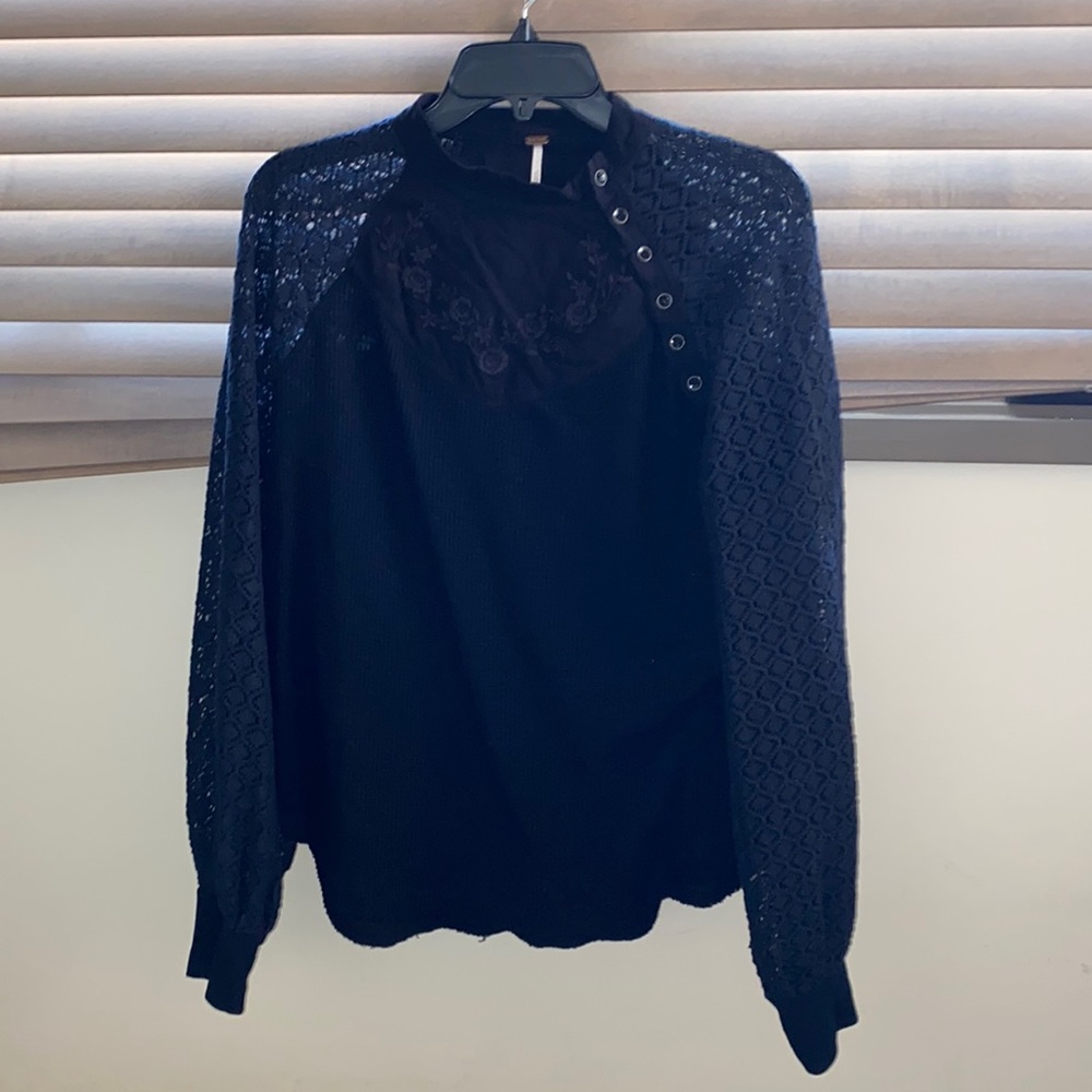 Black Long Sleeved Sweater-like Shirt